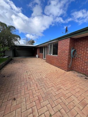 4 Bedrooms, Large Yard, Close to Everything - Photo 1