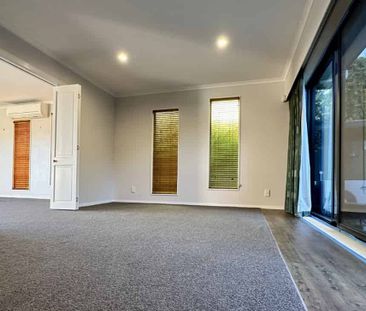 Spacious Family Home with Stunning Valley Views - Photo 1