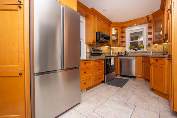 For Lease - 1536 Applewood Road, Mississauga, Ontario - Photo 1