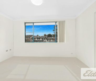 3-Bedroom Townhouse With Spacious Double Lock Up Garage! - Photo 5