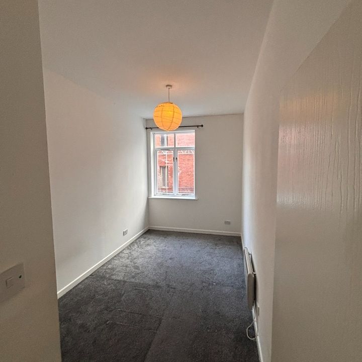 1 Bed Flat, Oldham Street, M4 - Photo 1
