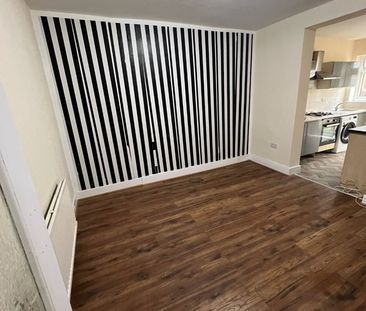 2 Bed Flat, Dersingham Avenue, E12 - Photo 5