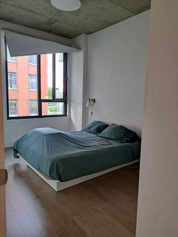 condo moderne avec balcon 3 1/2, tout équipé, pièce dressing, vide ou meublé, piscine, terrasse, barbecue, transports - Photo 3