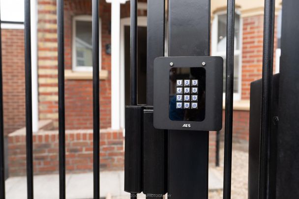 En-Suite Room 6, Malmesbury Road, Shirley, Southampton SO15 - Photo 1