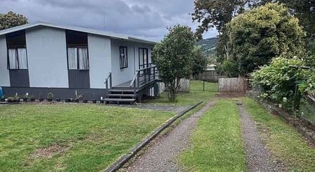 Fully fenced tidy sunny 3 bedroom home - Photo 2