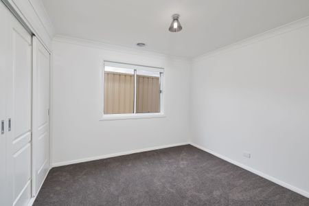 Modern Elegance and Everyday Comfort - Photo 2