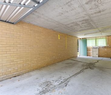 Conveniently located unit with low ongoing cost of living. - Photo 2