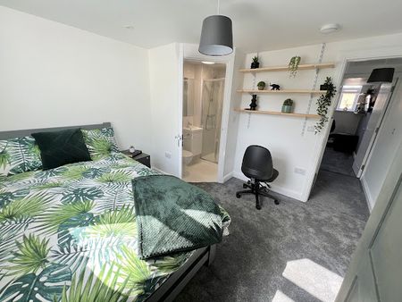 6 Bedroom, En-suite, 119 Northfield Road – Student Accommodation Coventry - Photo 4
