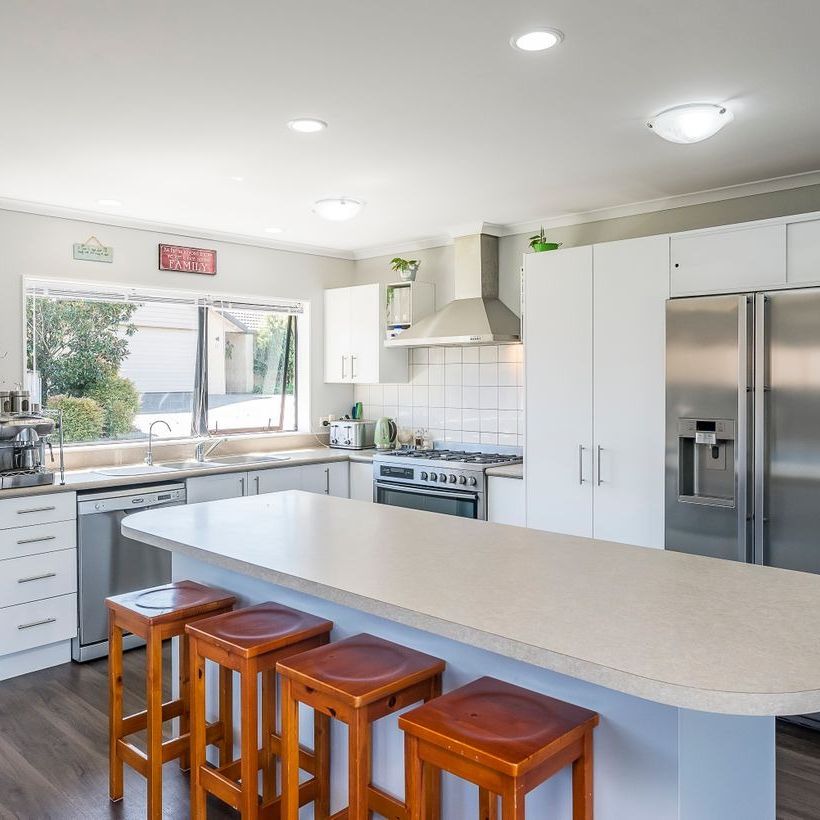 Paraparaumu - 4 Bedrooms - Photo 1