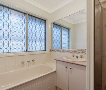 15 Edgewood Road, Roxburgh Park, Vic 3064 - Photo 5