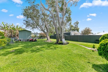 Lovely 3 Bedroom Renovated House in a Central Location&period; - Photo 5