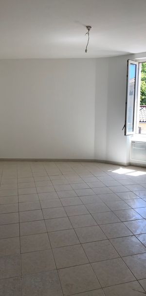 Appartement 1 pièces 28m2 MARSEILLE 12EME 523 euros - Photo 1