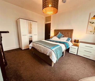 Gorgeous Edwardian house set on the summit of a hill, with commandi... - Photo 6