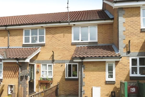 2 bed terraced house to let in Kent - Photo 1