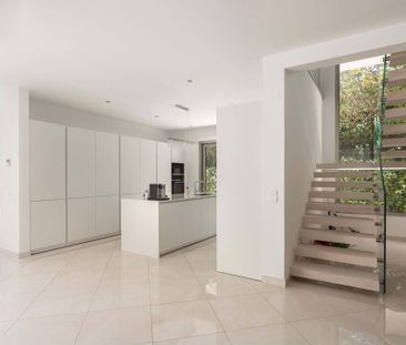 Luxury Villa for rent in Cadiz, Andalusia - Photo 2