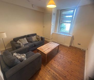 3 bedroom maisonette to rent - Photo 2