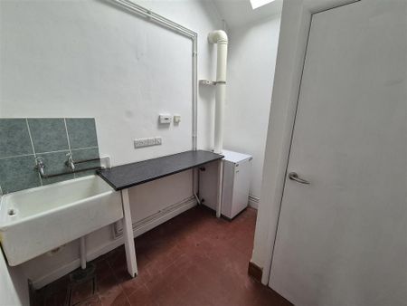 3 bedroom semi-detached house to rent - Photo 4