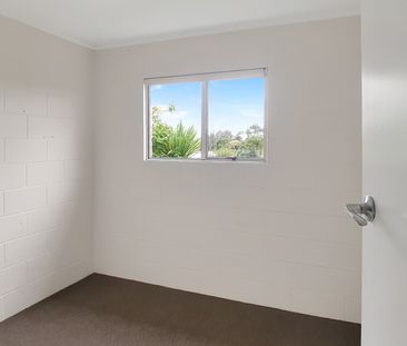 NEW LYNN - 2 Bedroom - Photo 3