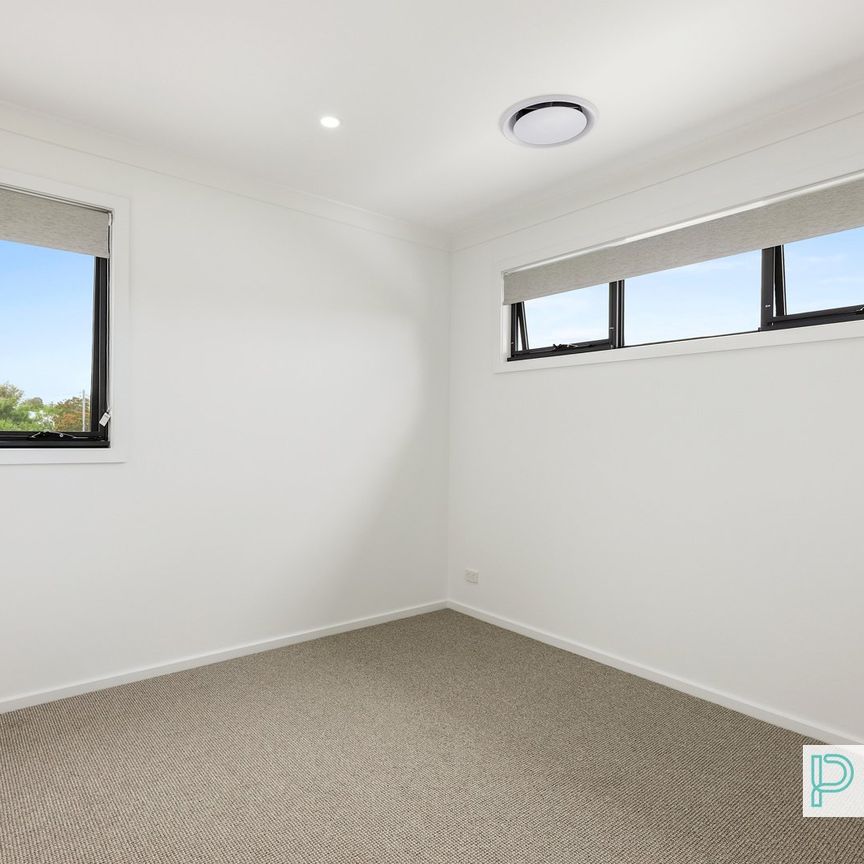 2/27 Hilda Lane, TAMWORTH NSW 2340 - Photo 1