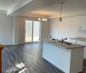 For Lease - 3001 Turner Crescent, London South, Ontario - Photo 1