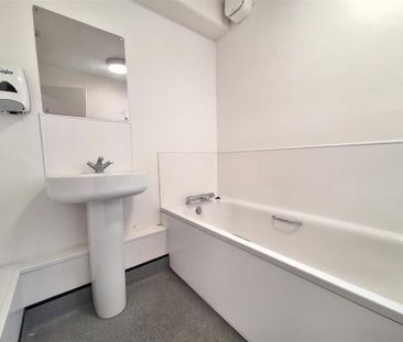 1 bedroom private hall to rent - Photo 2