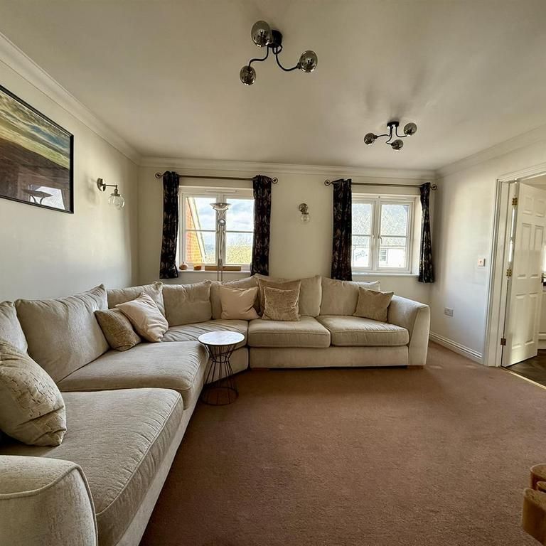 3 bedroom semi-detached house to rent - Photo 1