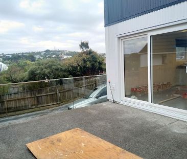 Newish, sunny and great location - Photo 6