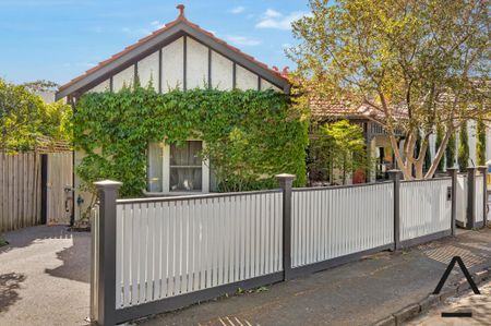 10 Ashe Grove, Toorak VIC 3142 - House For Rent | Domain - Photo 2