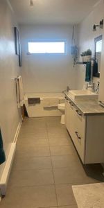 Très beau logement à louer pour 1 juillet 2026 (3 chambres), à proximité du bassin (fort) de Chambly - Photo 3