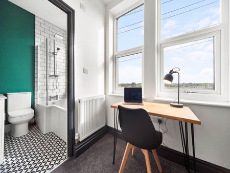 1 bedroom in a house share to rent - Photo 4