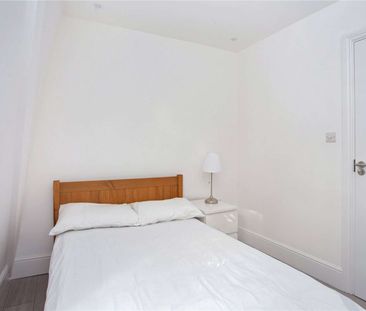 Striking new build apartment in the City Centre. - Photo 6