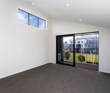 NEAR NEW spacious 2 bedroom townhouse in the city! - Photo 4