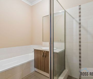 Low-maintenance 3×2 Home in Convenient Ellenbrook Location - Photo 6