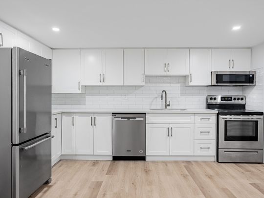 For Lease - 883 Francis Road, Burlington, Ontario - Photo 1