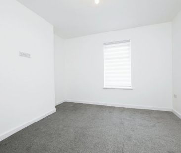 3 bedroom end of terrace house to rent - Photo 4