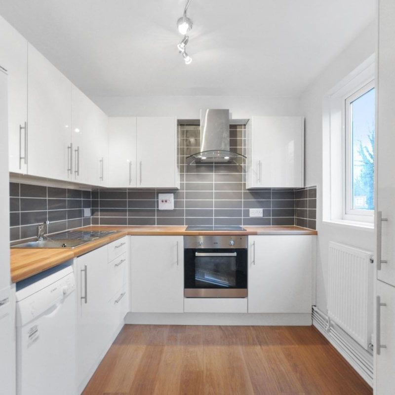 The Avenue, Worcester Park - Photo 1