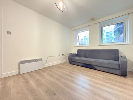 1 Bed Flat, Central House, E15 - Photo 2