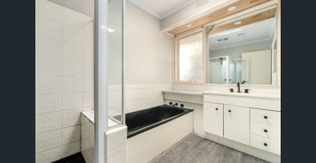 Family Home - Photo 4