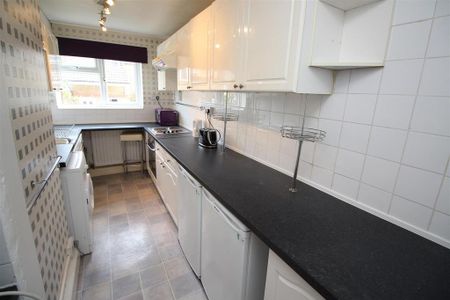 3 bedroom flat to rent - Photo 5