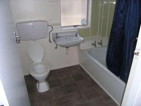 Tidy 2 bedroom unit - Photo 4