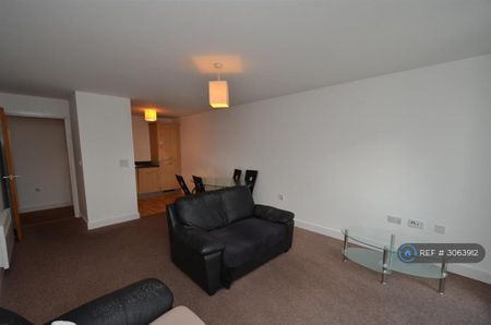 1 bedroom flat to rent - Photo 2
