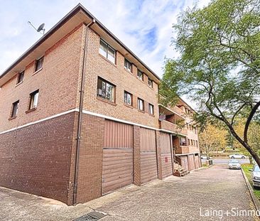 Well maintained two-bedroom unit in a prime location - Photo 3