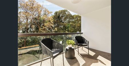 Stunning three-bedroom apartment, offering exceptional nature views, privacy and tranquillity - Photo 3