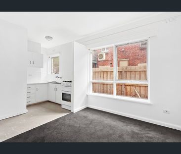 GROUND FLOOR, ONE BEDROOM APARTMENT IN EXCELLENT LOCATION | FLARE R... - Photo 5