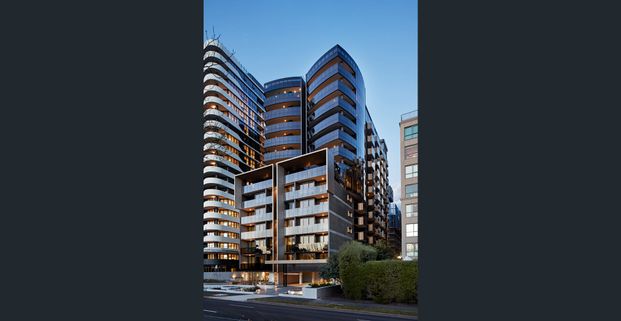 FULLY FURNISHED TWO BEDROOM APARTMENT AT THE HEART OF ALBERT PARK LAKE - Photo 1