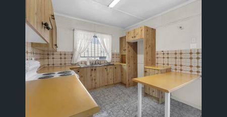 Charming 3-Bedroom Cottage in Prime Coopers Plains Location - Photo 4