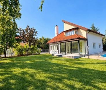 Vila Premium cu Piscina Privata, Curte Generoasa si 5 Locuri - Photo 2
