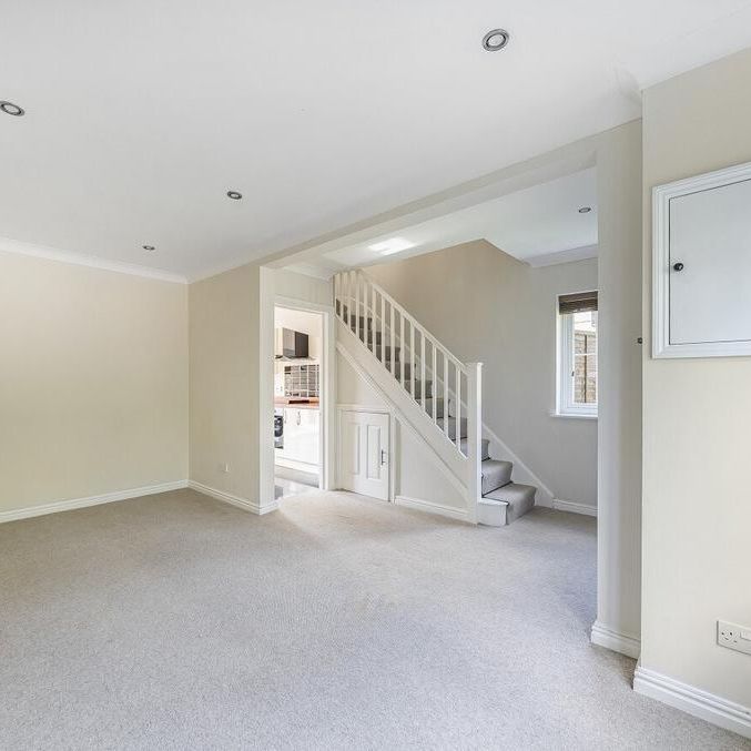 2 bedroom end of terrace house to rent - Photo 1