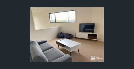 Furnished 4 bedroom townhouse close to Jetty Precinct - Photo 2