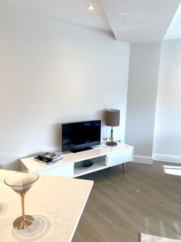 Stylish Apartment for Rent in Reigate - Photo 2